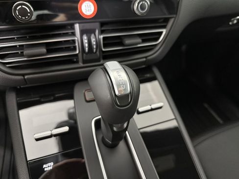 New 2026 Porsche Macan image 33