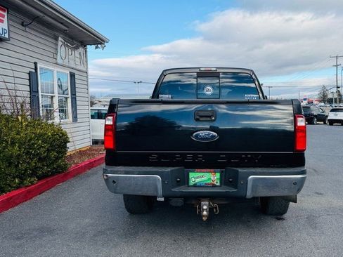 Used 2010 Ford F250 Lariat image 2