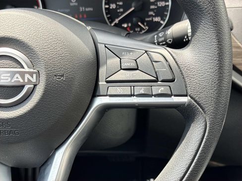 Used 2025 Nissan Altima 2.5 SV FWD image 14