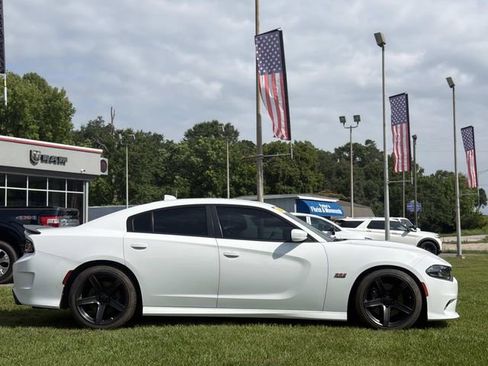 Used 2020 Dodge Charger Scat Pack RWD image 5