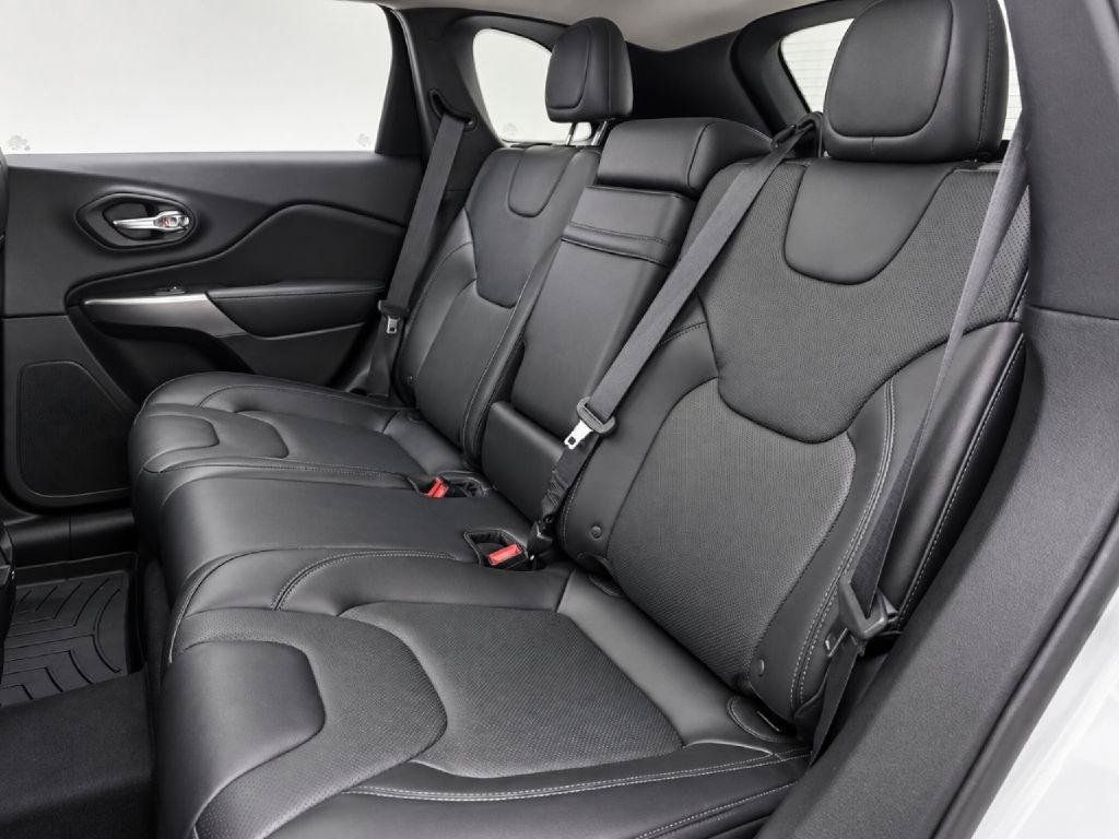 Used 2019 Jeep Cherokee Limited AWD/4WD image 24