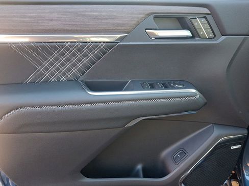 New 2026 GMC Acadia Denali w/ Super Cruise Package image 8