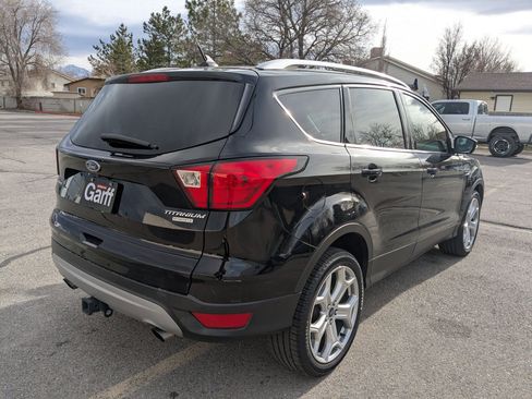 Used 2019 Ford Escape Titanium image 3