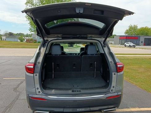Used 2018 Buick Enclave Essence AWD/4WD image 18