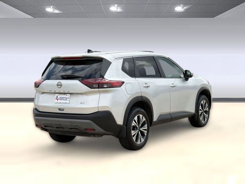 Used 2023 Nissan Rogue SV image 9