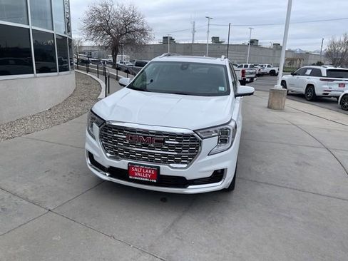 Used 2024 GMC Terrain Denali w/ Denali Premium Package AWD/4WD image 1