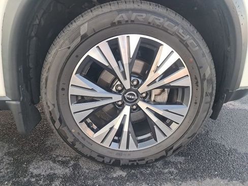 Used 2023 Nissan Rogue SV w/ SV Premium B Package AWD/4WD image 15