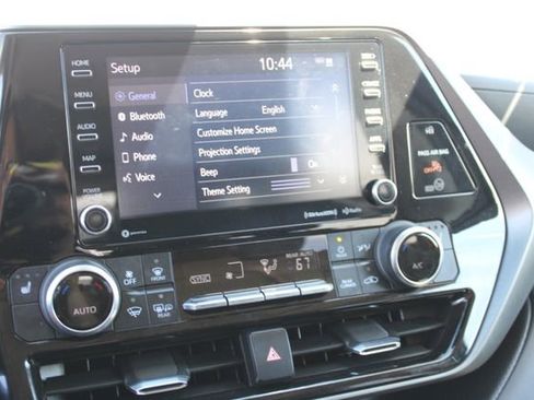 Used 2022 Toyota Highlander XLE AWD/4WD image 32