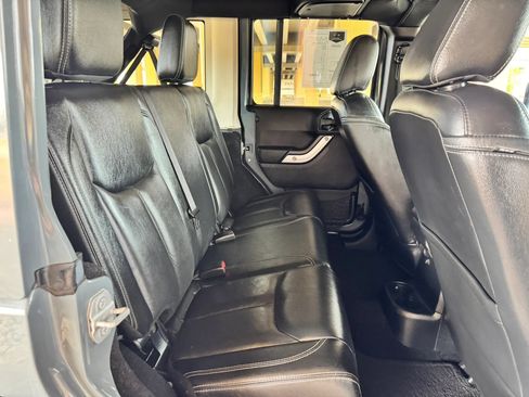 Used 2015 Jeep Wrangler Unlimited Sahara w/ Dual Top Group AWD/4WD image 23