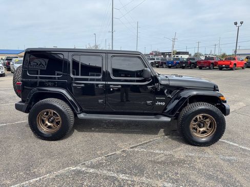 Used 2021 Jeep Wrangler Unlimited Sahara AWD/4WD image 6