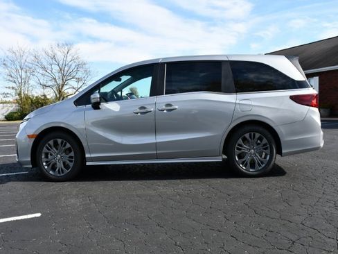 Used 2025 Honda Odyssey Touring image 4