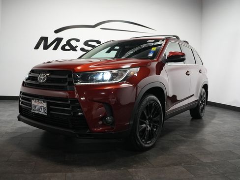 Used 2019 Toyota Highlander SE AWD/4WD image 4