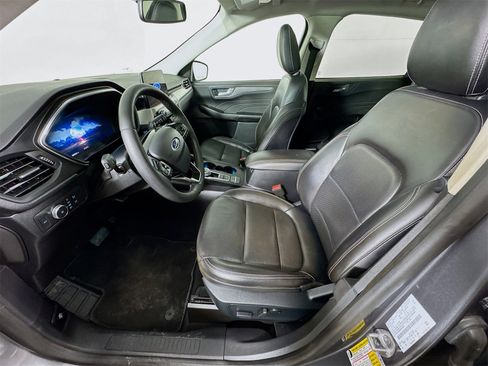 Used 2021 Ford Escape Titanium w/ Class II Trailer Tow Package image 18