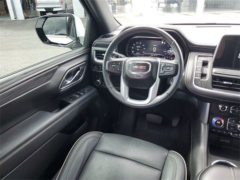 Used 2022 GMC Yukon SLT w/ SLT Premium Package image 15