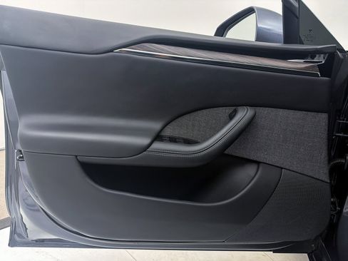 Used 2021 Tesla Model S Plaid image 15