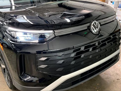 New 2026 Volkswagen Tiguan SE image 32