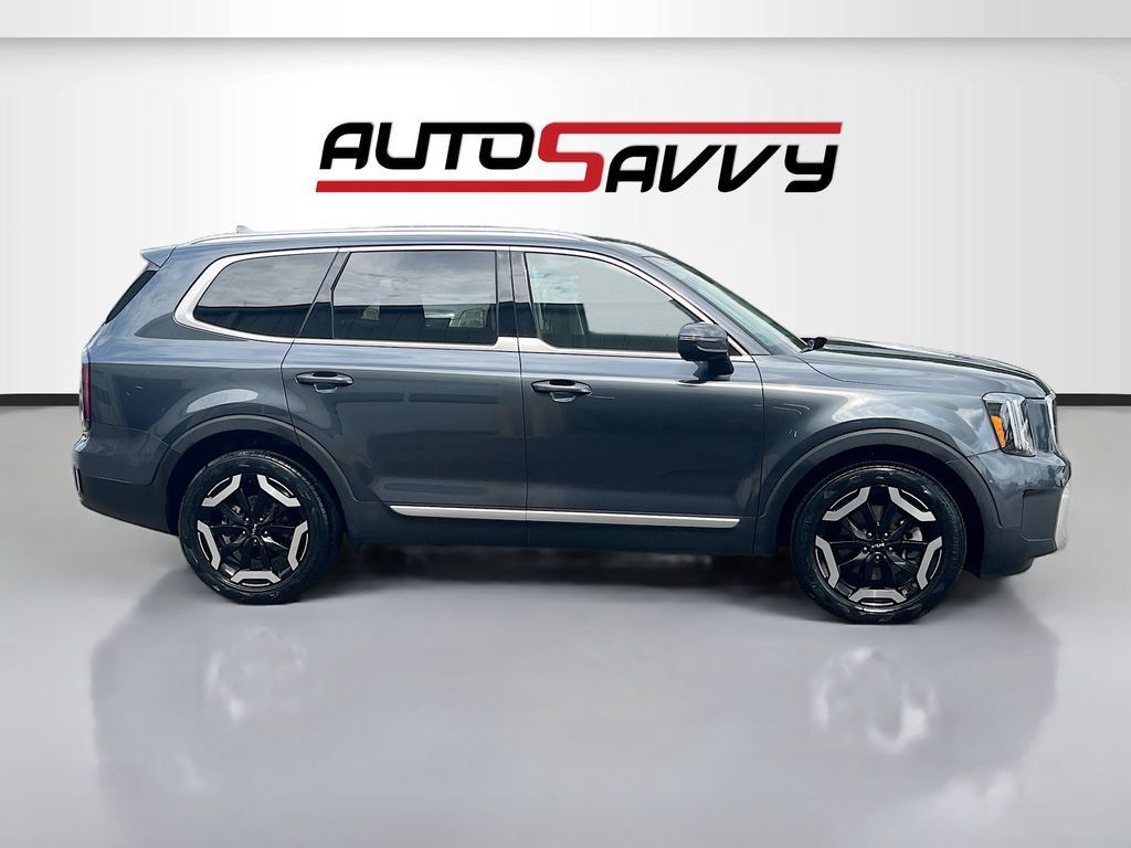Used 2023 Kia Telluride EX w/ EX Captain's Chair Package AWD/4WD image 8