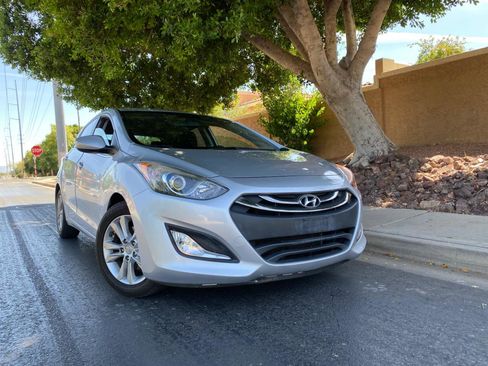 Used 2014 Hyundai Elantra GT FWD image 2