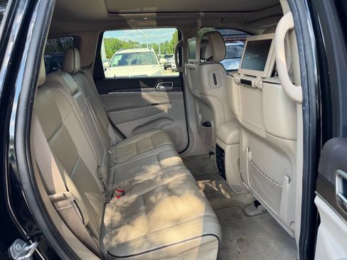 Used 2017 Jeep Grand Cherokee Overland w/ Jeep Active Safety Group AWD/4WD image 47