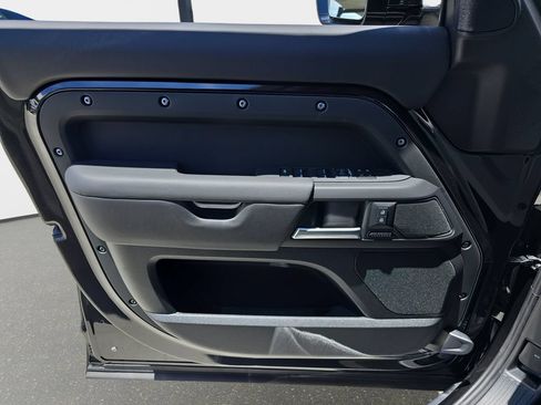 New 2026 Land Rover Defender 110 X-Dynamic SE AWD/4WD image 27