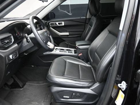 Certified 2021 Ford Explorer XLT w/ Equipment Group 202A RWD image 21