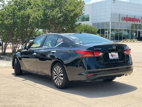 Used 2025 Nissan Altima 2.5 SV FWD image 6
