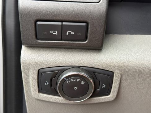 Used 2022 Ford F550 4x4 Crew Cab Super Duty w/ Power Equipment Group image 33