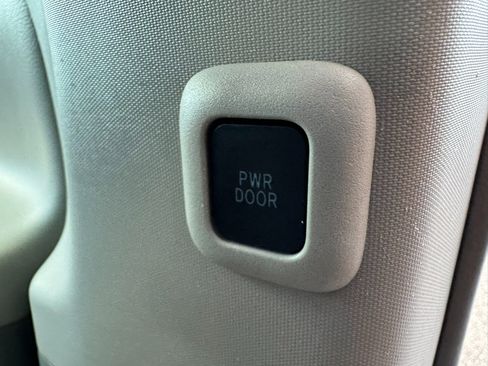 Used 2014 Toyota Sienna XLE image 27