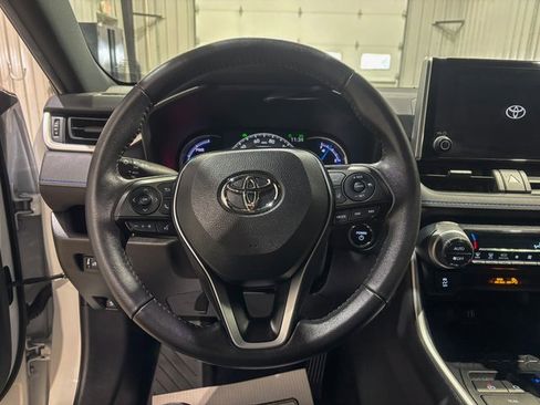 Used 2023 Toyota RAV4 SE image 17