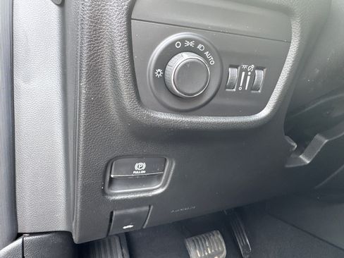 Used 2025 Jeep Grand Cherokee Laredo RWD image 20