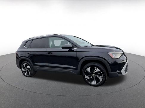 Used 2026 Volkswagen Taos SE AWD/4WD image 2