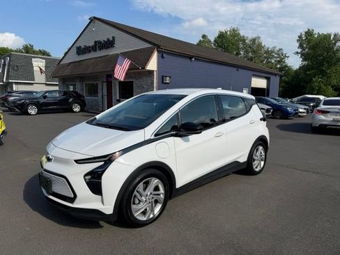 Used 2023 Chevrolet Bolt LT FWD image 1