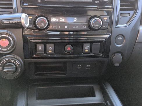 Used 2020 Nissan Titan PRO-4X image 22