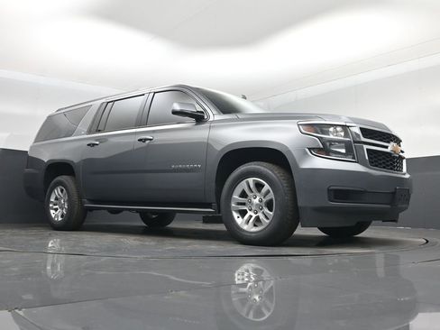 Used 2020 Chevrolet Suburban LT image 32