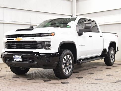 Used 2024 Chevrolet Silverado 2500 Custom w/ Custom Value Package image 3