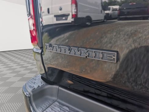 Used 2019 RAM 1500 Laramie AWD/4WD image 10
