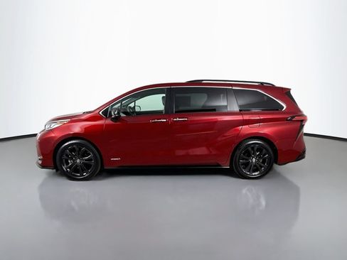 Certified 2021 Toyota Sienna XSE w/ XSE Plus Package FWD image 4