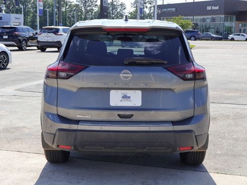 Certified 2026 Nissan Rogue SV FWD image 19
