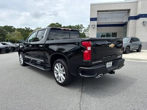 Used 2024 Chevrolet Silverado 1500 High Country w/ Technology Package AWD/4WD image 3