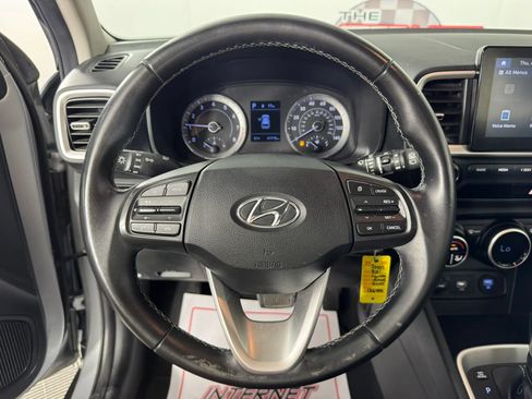 Used 2021 Hyundai Venue SEL FWD image 13