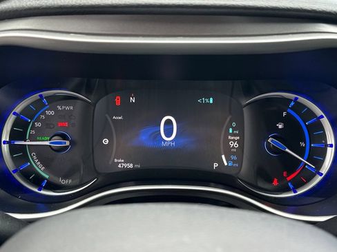 Used 2024 Chrysler Pacifica Limited FWD image 26