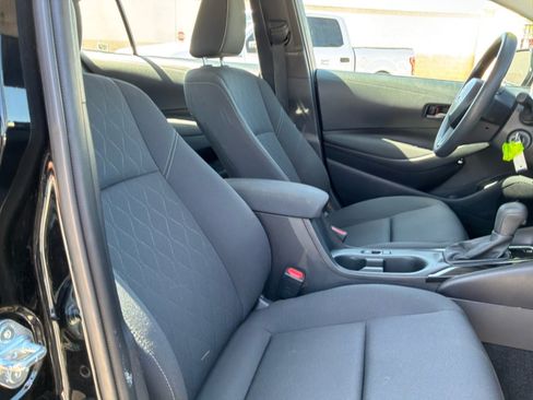 Used 2025 Toyota Corolla LE FWD image 19