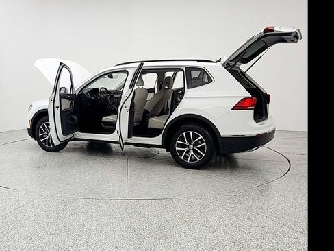 Used 2021 Volkswagen Tiguan SE w/ Panoramic Sunroof Package AWD/4WD image 12