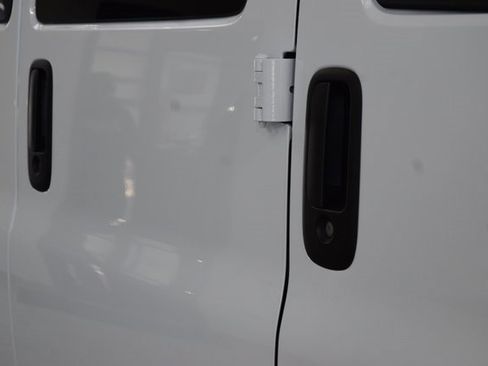 Used 2025 Chevrolet Express 3500 LS image 9