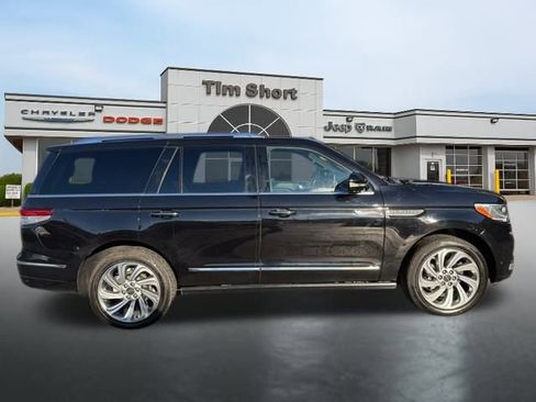 Used 2023 Lincoln Navigator Reserve AWD/4WD image 2