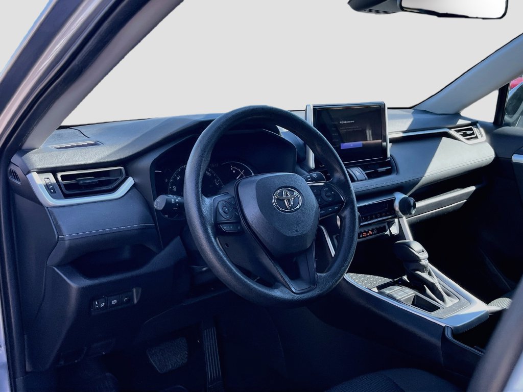 Used 2024 Toyota RAV4 LE FWD image 9