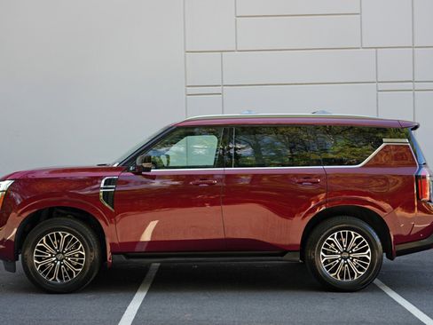 Used 2025 Nissan Armada SL AWD/4WD image 9