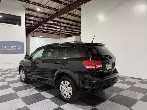 Used 2019 Dodge Journey SE image 7