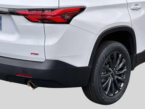Used 2023 Chevrolet Traverse RS AWD/4WD image 10