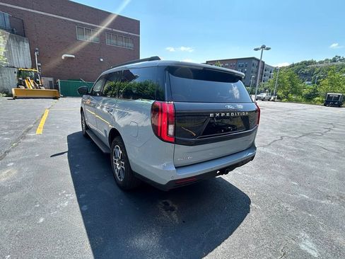 Used 2025 Ford Expedition Active AWD/4WD image 5